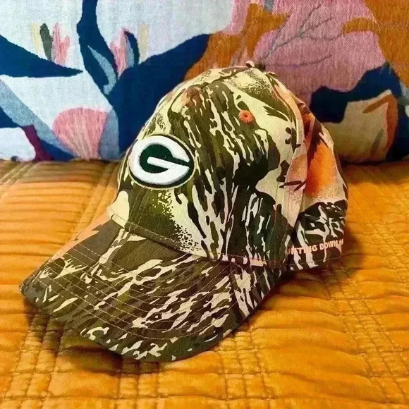Green Bay Packers Camouflage NFL Team Apparel Strapback Hat Hunting Down Hunger - Picture 1 of 5